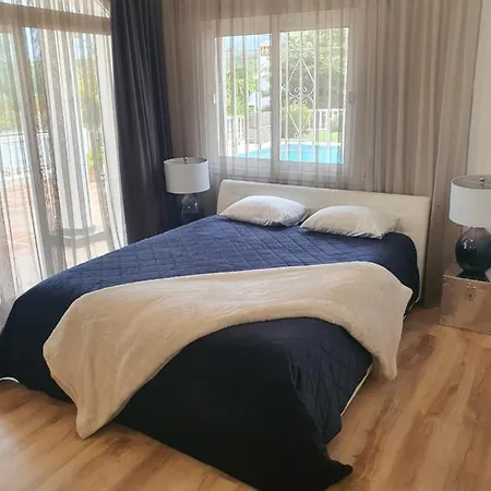 Luxurious Close To Sea&golf Villa Marbella
